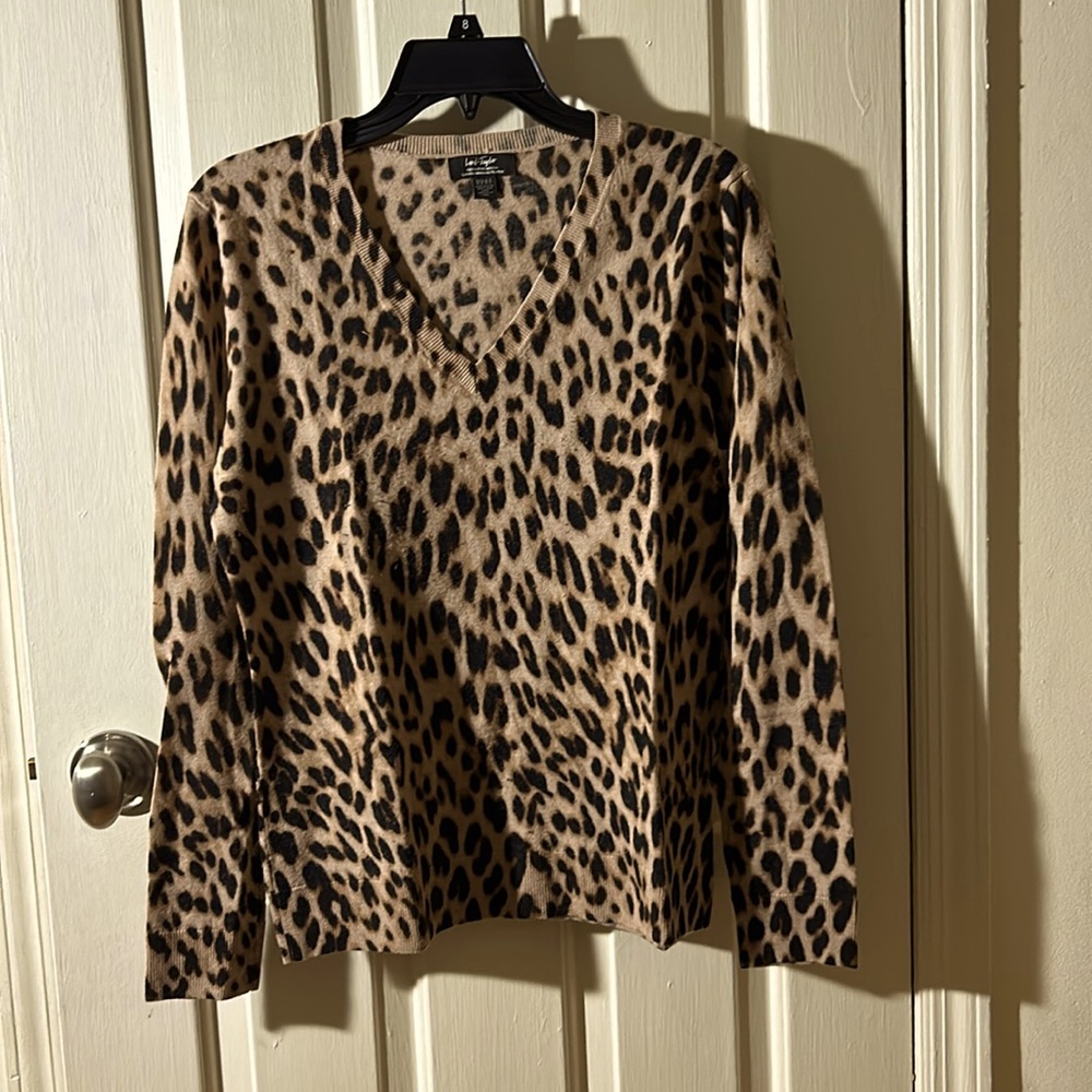 Lord and Taylor Extra Fine Merino Wool V Neck Leopard Print Sweater Medium